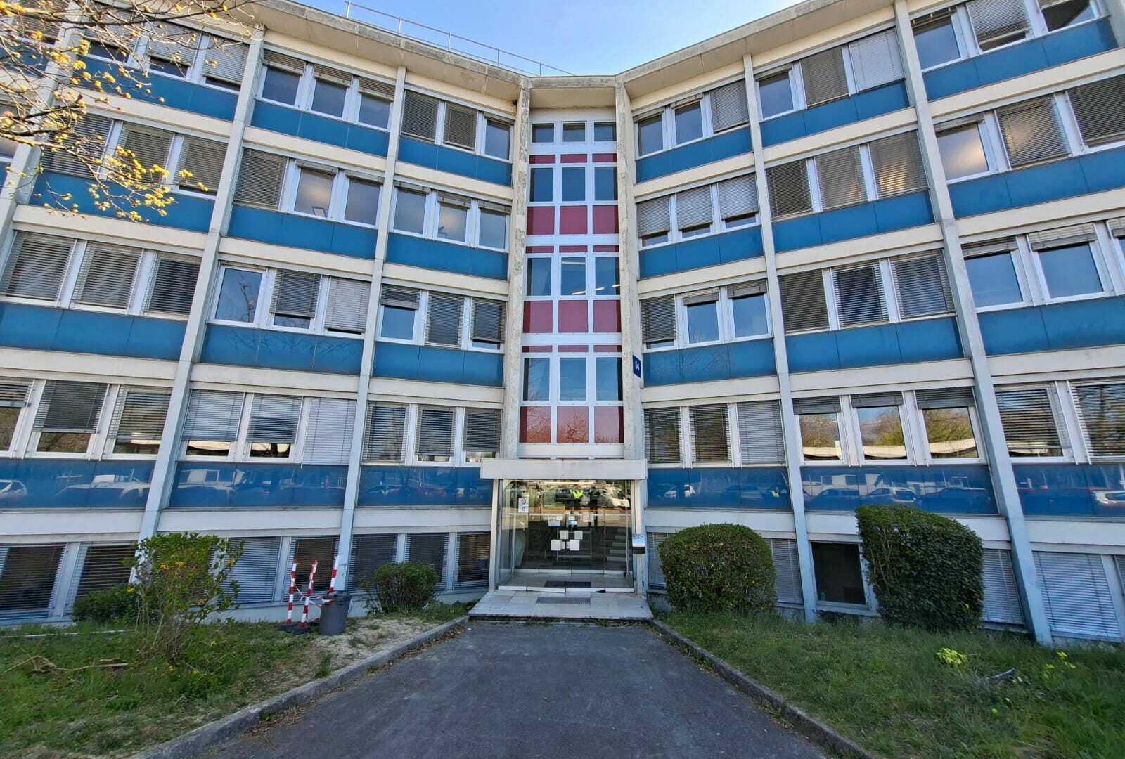 cern-b54-1-6932964e77b9a611672908-698ef1aeb968b861030954.jpg